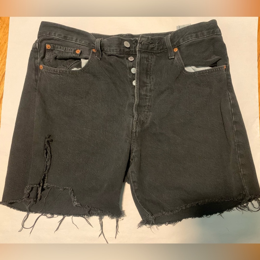 Levi’s women’s premium denim 501 high rise shorts size 32, black